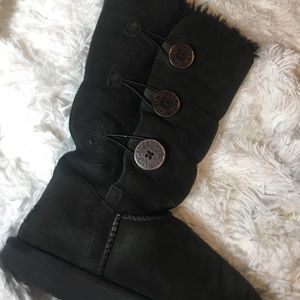🖤 sz 9 • 3 bailey button • authentic UGG boots 🖤